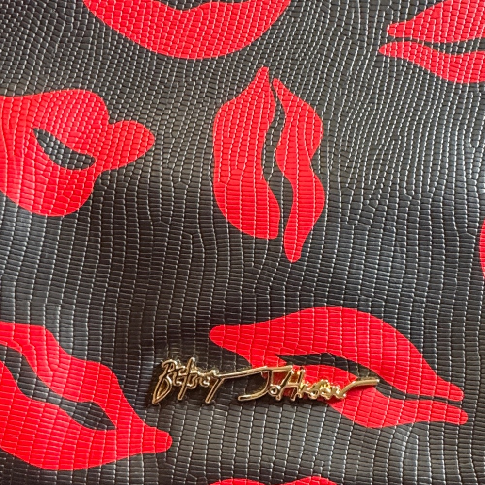 Betsey Johnson Black Tote & wristlet set  with Red Lip Print - Picture 15 of 15